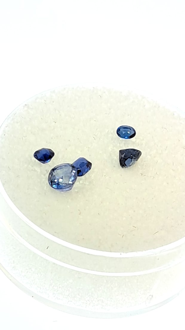 1.4ct Mixed Sapphires: This is a continuation of our pro jeweler's estate auction. These are from his personal collection, many faceted by himself. Gems were cataloged with the assistance of GIA certified jewelers. Weights 