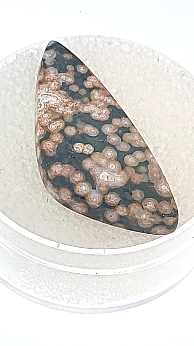 Jasper Shard 12.2ctct 32.4mmx14.1mm: This is a continuation of our pro jeweler's estate auction. These are from his personal collection, many faceted by himself. Gems were cataloged with the assistance of GIA certified jewelers. Weights