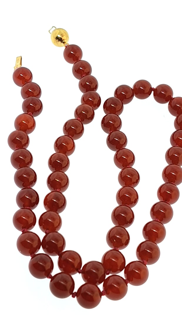 Vintage Italian Glass Bead Necklace With 14k Gold Clasp 18in: This jewelry auction is part of an estate sale on 11/7 in Edmonds WA. Pick up will be at the sale, details here https://www.estatesales.net/WA/Edmonds/98026/4683240. Items tested using Kee gold tester