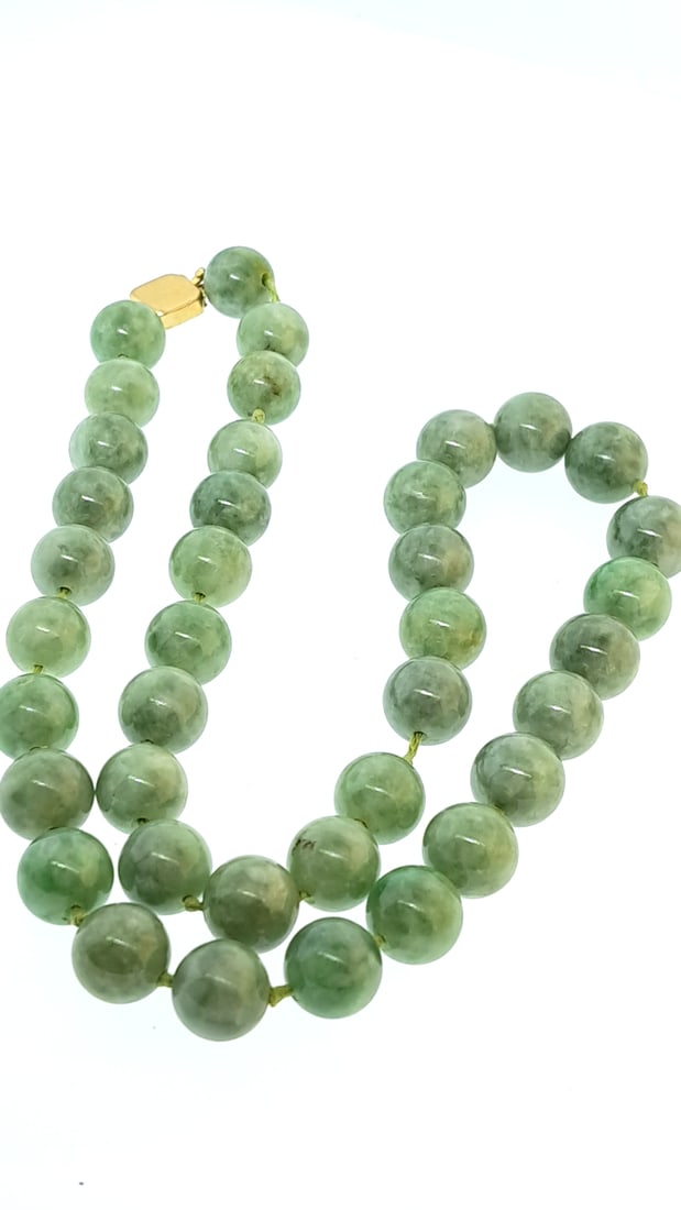 20in Jade Bead Necklace With 14k Clasp: This jewelry auction is part of an estate sale on 11/7 in Edmonds WA. Pick up will be at the sale, details here https://www.estatesales.net/WA/Edmonds/98026/4683240. Items tested using Kee gold tester