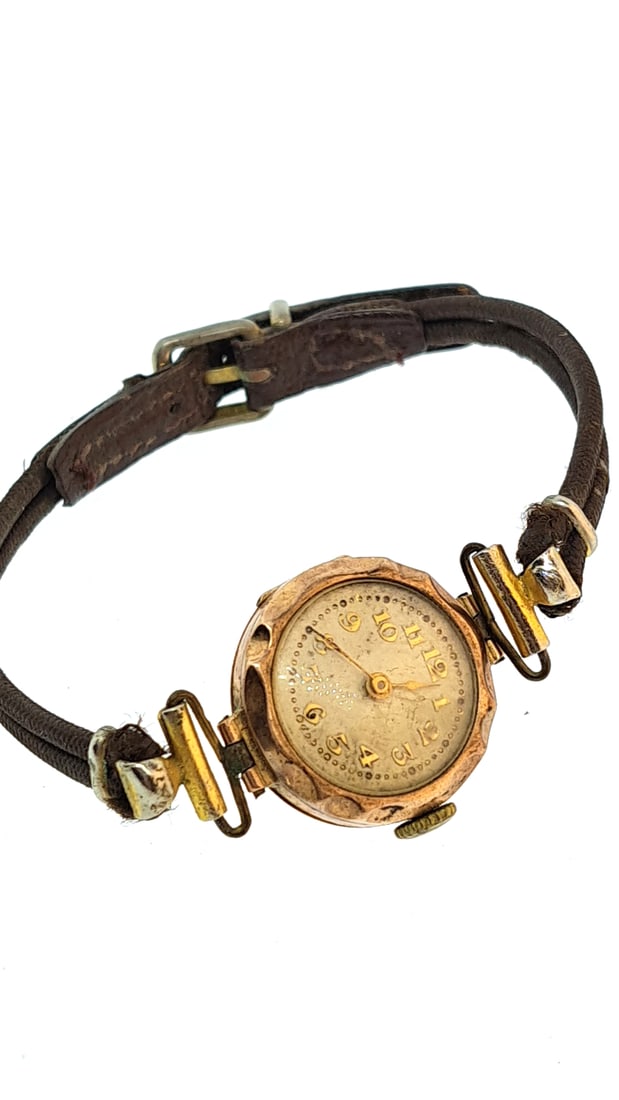 9k Gold Scrap Watch Case 12.8g Total Weight: This jewelry auction is part of an estate sale on 11/7 in Edmonds WA. Pick up will be at the sale, details here https://www.estatesales.net/WA/Edmonds/98026/4683240. Items tested using Kee gold tester