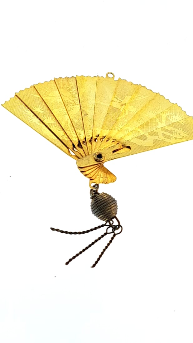 Vintage Gold Fan Pendant Charm Jewelry, Ornate Design, Unbranded, Unique Collectible: This jewelry auction is part of an estate sale on 11/7 in Edmonds WA. Pick up will be at the sale, details here https://www.estatesales.net/WA/Edmonds/98026/4683240. Items tested using Kee gold tester