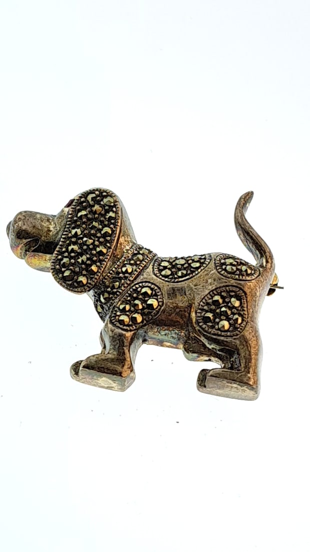 Vintage Sterling Silver Marcasite Basset Hound Dog Brooch Pin, 10.7g Jewelry, Good Condition: This jewelry auction is part of an estate sale on 11/7 in Edmonds WA. Pick up will be at the sale, details here https://www.estatesales.net/WA/Edmonds/98026/4683240. Items tested using Kee gold tester