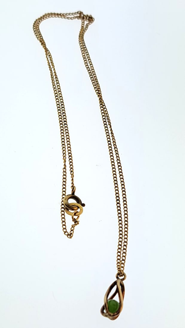 Vintage Krement Gold Tone Necklace Pendant Green Stone Twist Design Chain Jewelry: This jewelry auction is part of an estate sale on 11/7 in Edmonds WA. Pick up will be at the sale, details here https://www.estatesales.net/WA/Edmonds/98026/4683240. Items tested using Kee gold tester