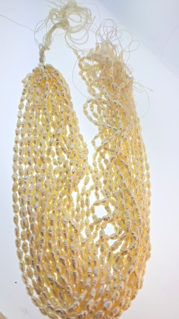 Freshwater Rice Pearl Beads Strand Lot Creamy White 4-5mm Jewelry Making Craft New: This jewelry auction is part of an estate sale on 11/7 in Edmonds WA. Pick up will be at the sale, details here https://www.estatesales.net/WA/Edmonds/98026/4683240. Items tested using Kee gold tester