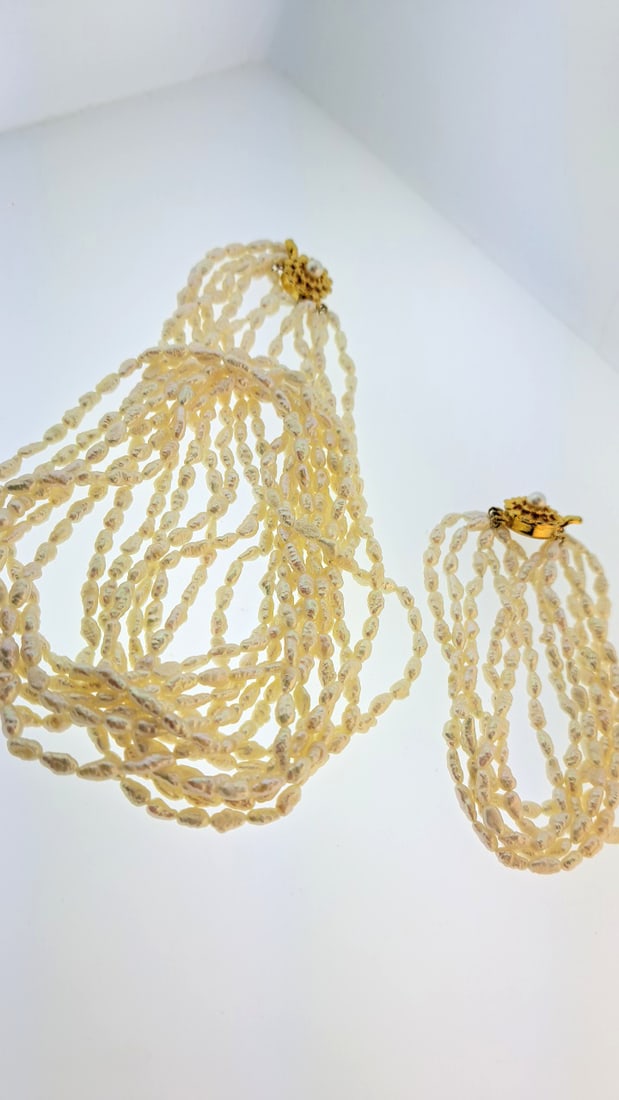 Vintage Multi-strand Freshwater Pearl Necklace & Bracelet Set Silver Gilt Clasp: This jewelry auction is part of an estate sale on 11/7 in Edmonds WA. Pick up will be at the sale, details here https://www.estatesales.net/WA/Edmonds/98026/4683240. Items tested using Kee gold tester
