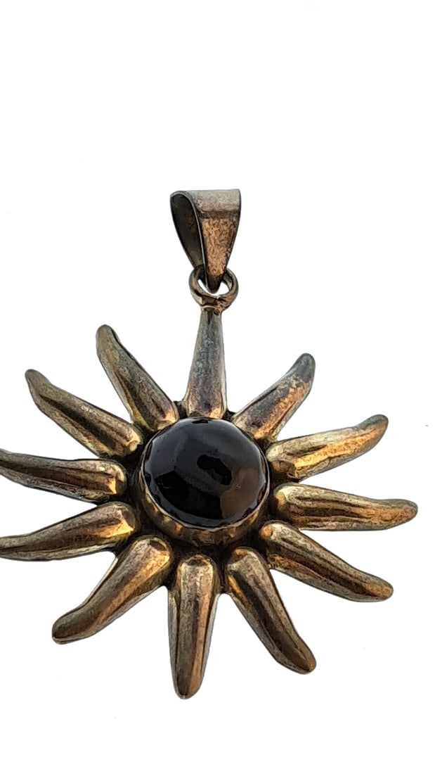 Vintage Sterling Sunburst Pendant With Black Stone - Unique Jewelry Piece 15.6g: This jewelry auction is part of an estate sale on 11/7 in Edmonds WA. Pick up will be at the sale, details here https://www.estatesales.net/WA/Edmonds/98026/4683240. Items tested using Kee gold tester