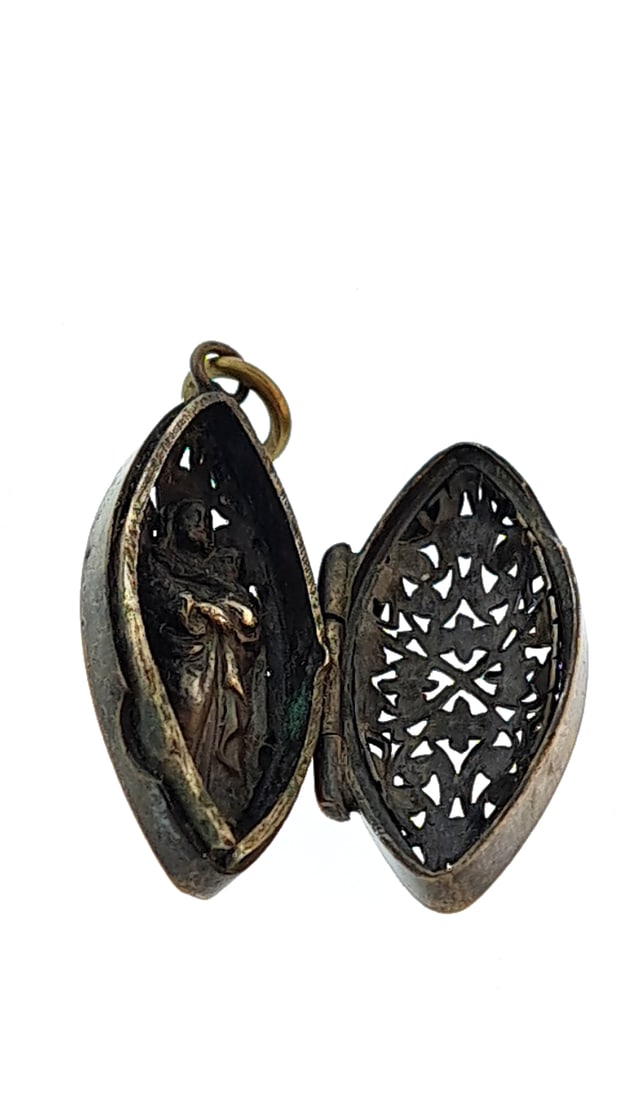 Vintage Religious Locket Pendant With Madonna Figure - Antique, Collectible, Ornate Design: This jewelry auction is part of an estate sale on 11/7 in Edmonds WA. Pick up will be at the sale, details here https://www.estatesales.net/WA/Edmonds/98026/4683240. Items tested using Kee gold tester