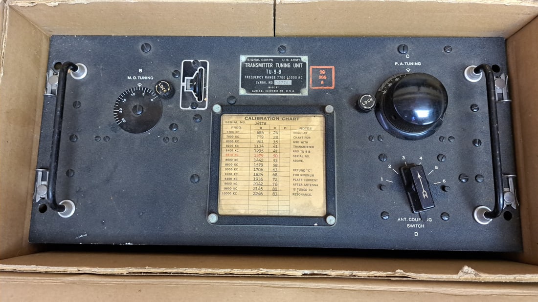 General Electric TU-9-B Transmitter Tuning Unit Signal Corps U.S. Army Black Vintage Radio WWII Era: Nice selection of vintage electronics including military radios and components, amateur radio equipment, vintage computing, and more. Most equipment is UNTESTED. Where we’ve don’t testing