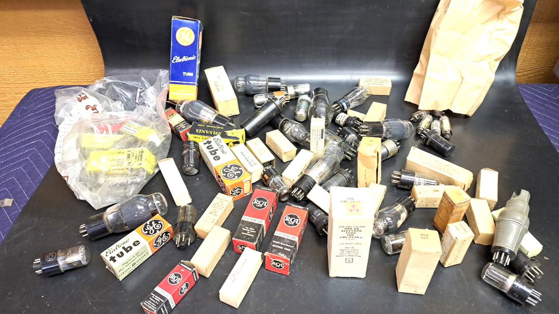 Vintage Vacuum Tubes Lot GE RCA Sylvania JAN Electronic Radio Tube Assorted Models Mixed Sizes Un... (1 of 10)