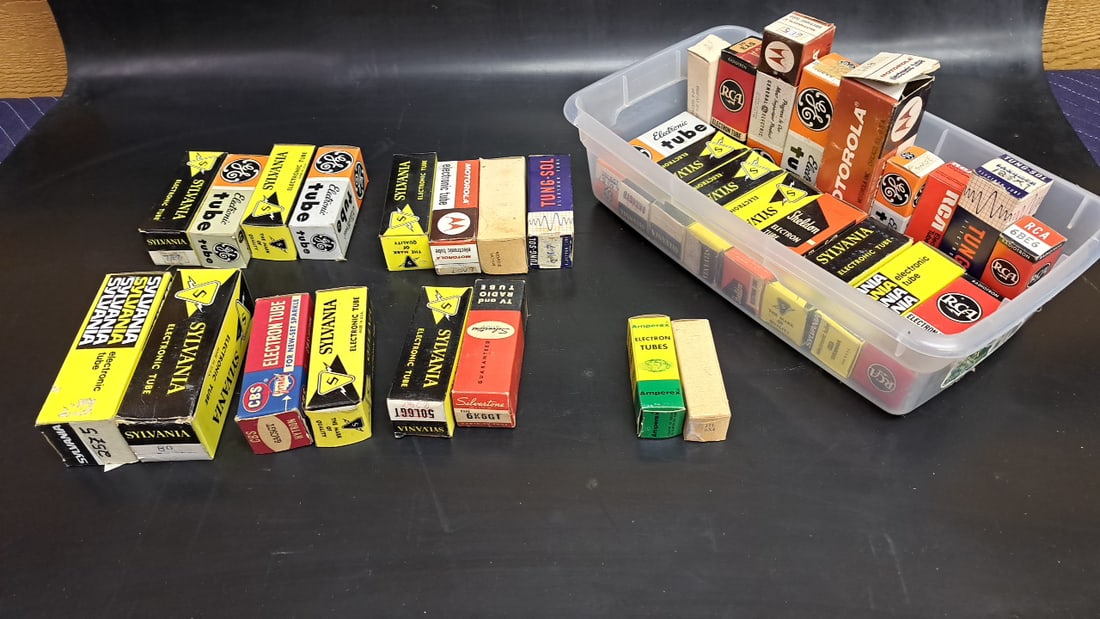 Vintage Vacuum Tubes Lot Sylvania RCA GE Motorola CBS Amperex Electronic Tube Assorted Sizes Boxe... (1 of 10)
