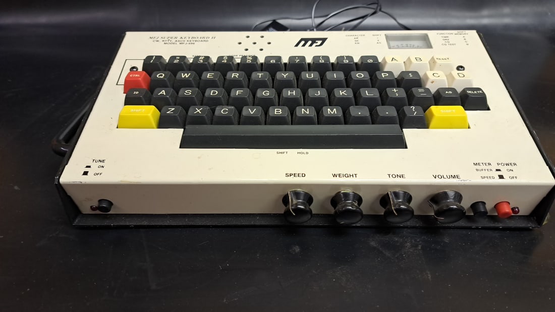 MFJ Super Keyboard II Model MFJ-496 CW/RTTY ASCII Keyboard Ham Radio Morse Code Keyer Vintage Beige (1 of 8)