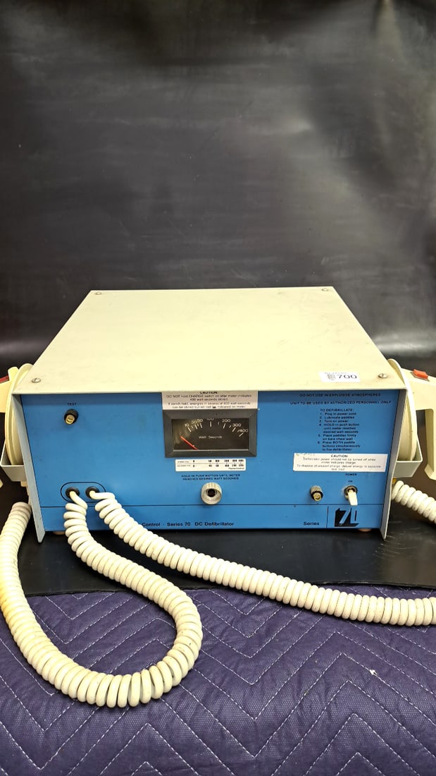 Physio Control Series 70 DC Defibrillator Blue White Medical Device Vintage AS-IS: Nice selection of vintage electronics including military radios and components, amateur radio equipment, vintage computing, and more. Most equipment is UNTESTED. Where we’ve don’t testing 