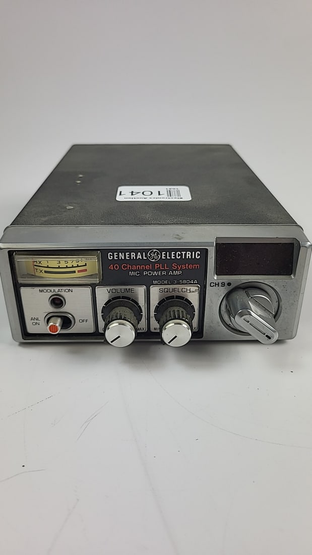 General Electric 3-5804A 40 Channel PLL CB Radio (1 of 6)