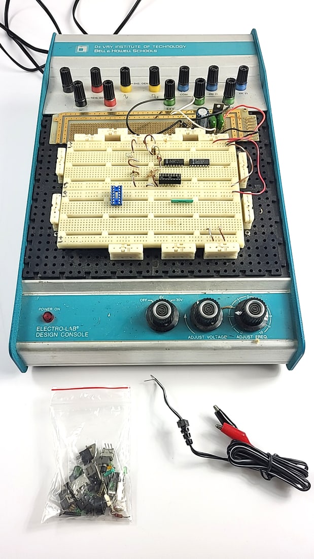 DeVry Electro-Lab Design Console Breadboard Trainer Vintage Electronics Kit Untested (1 of 12)