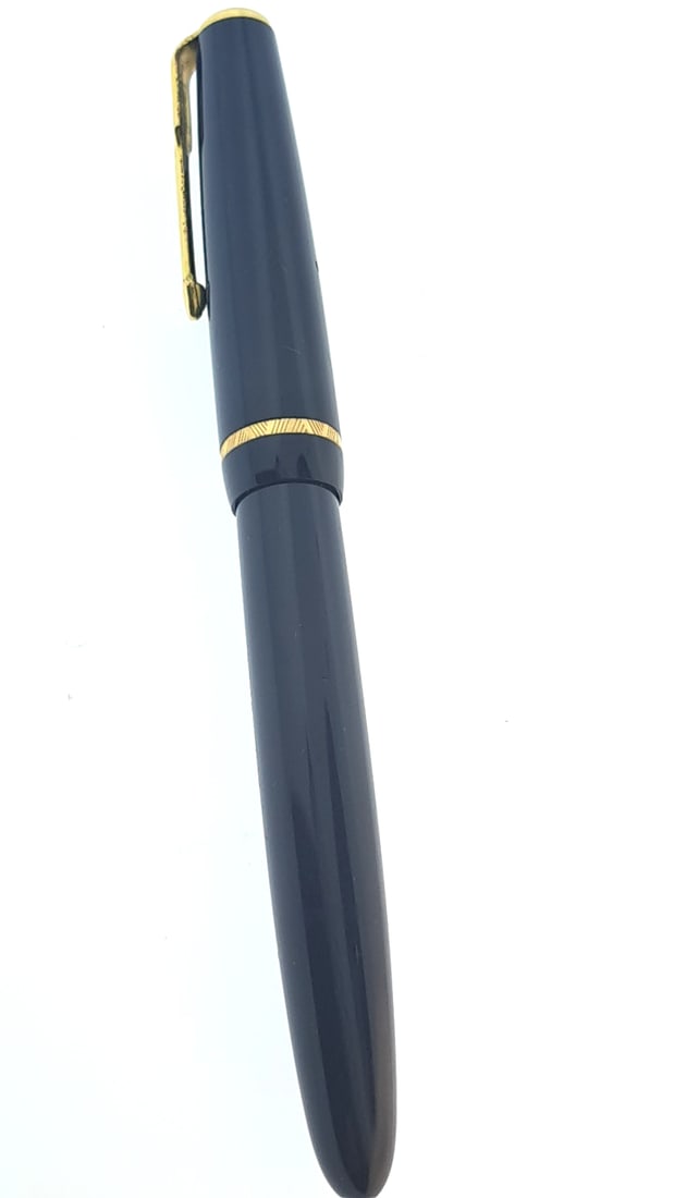 Parker Duofold Fountain Pen - Blue with Gold Accents 14k nib (1 of 9)