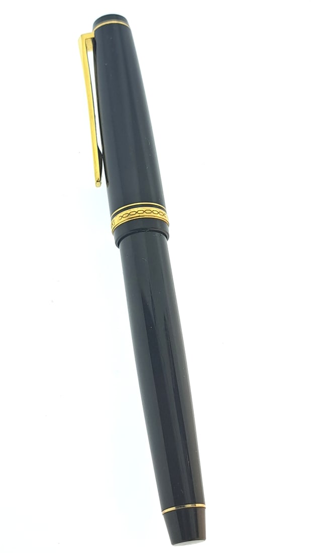 Namiki Fountain Pen Black with Gold Trim 14k nib Vintage Design Elegant Writing Instrument: "great selection of pens, watches, knives, and other gift items. Pens are in as found condition, please inspect pictures closely. Watches are working unless stated otherwise, however they may need nee