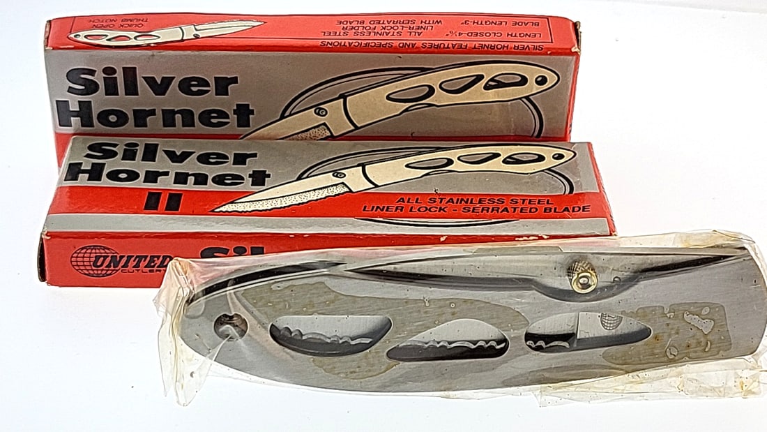 2 x United Cutlery Silver Hornet II Folding Knife - Stainless Steel, Serrated Blade, Liner Lock (1 of 5)