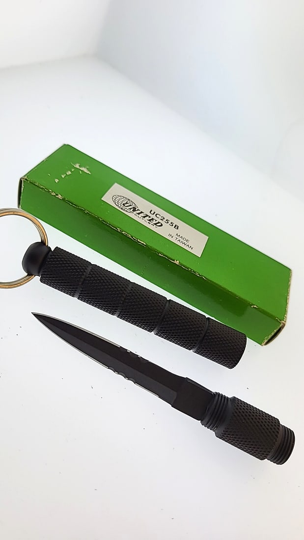 United Cutlery UC255B Black Tactical Spike Knife Keychain Made in Taiwan (1 of 5)