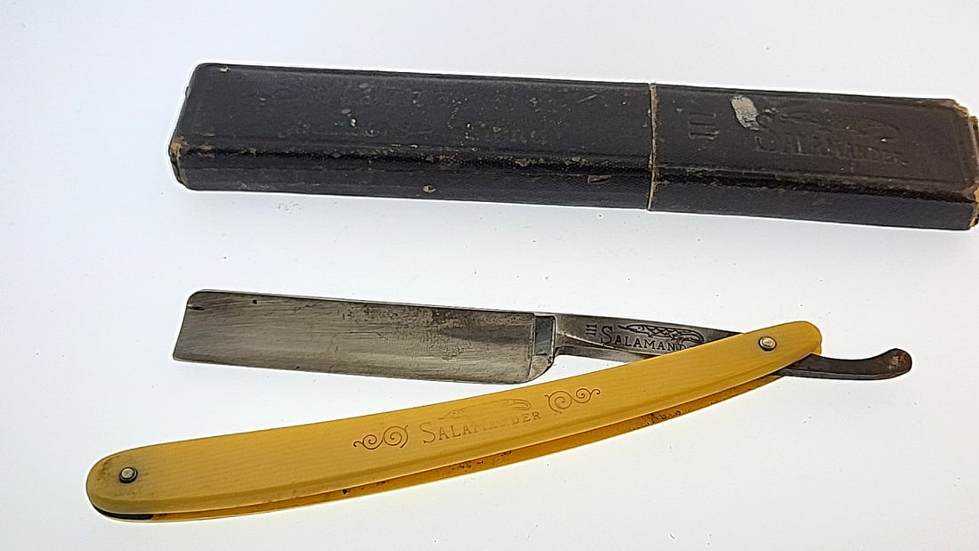 Vintage Salamander Straight Razor with Box - Yellow Handle - Collectible Shaving Tool (1 of 6)