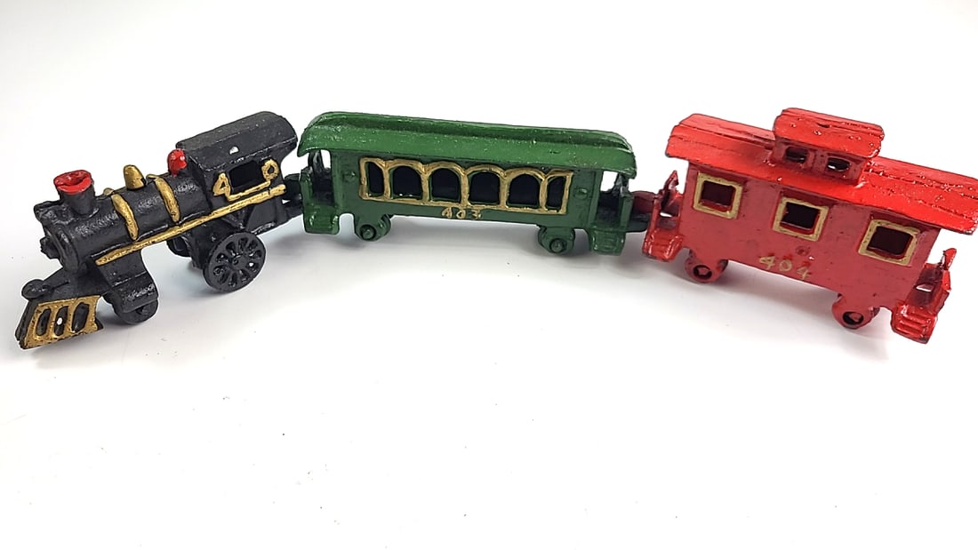 Vintage Cast Iron Toy Train Set Black Green Red Locomotive Car 403 404 (1 of 6)