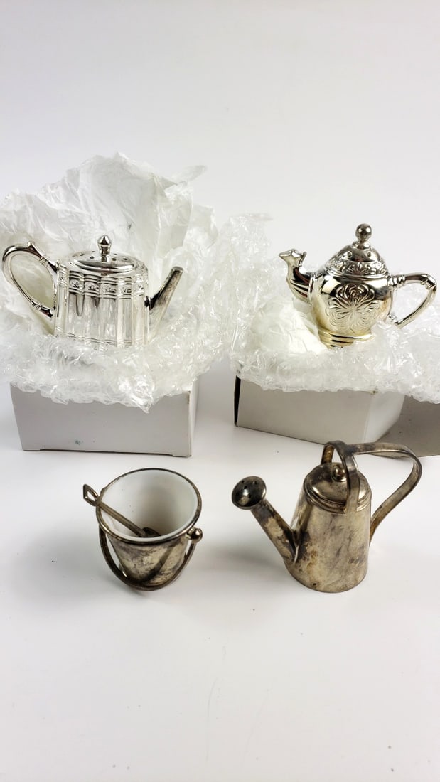 Godinger Salt and Pepper Tea Set Miniatures with Decorative Teapots, Cup, and Watering Can Design (1 of 6)