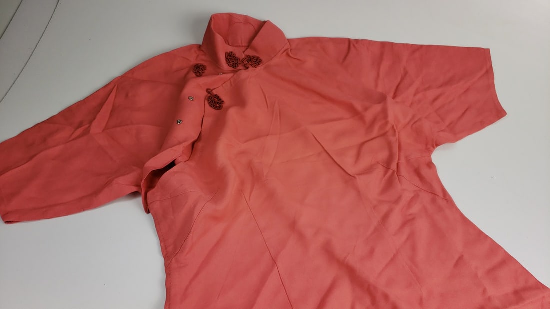 Vintage Chinese Chipau Mandarin Collar Dress Embroidered Button Closure Mid-Century Style: Nice mix of estate goods. The family behind this estate had a high-end gift shop, so there's lots of brand new inventory including a large collection of King and Country, New ACME pens, quality watche
