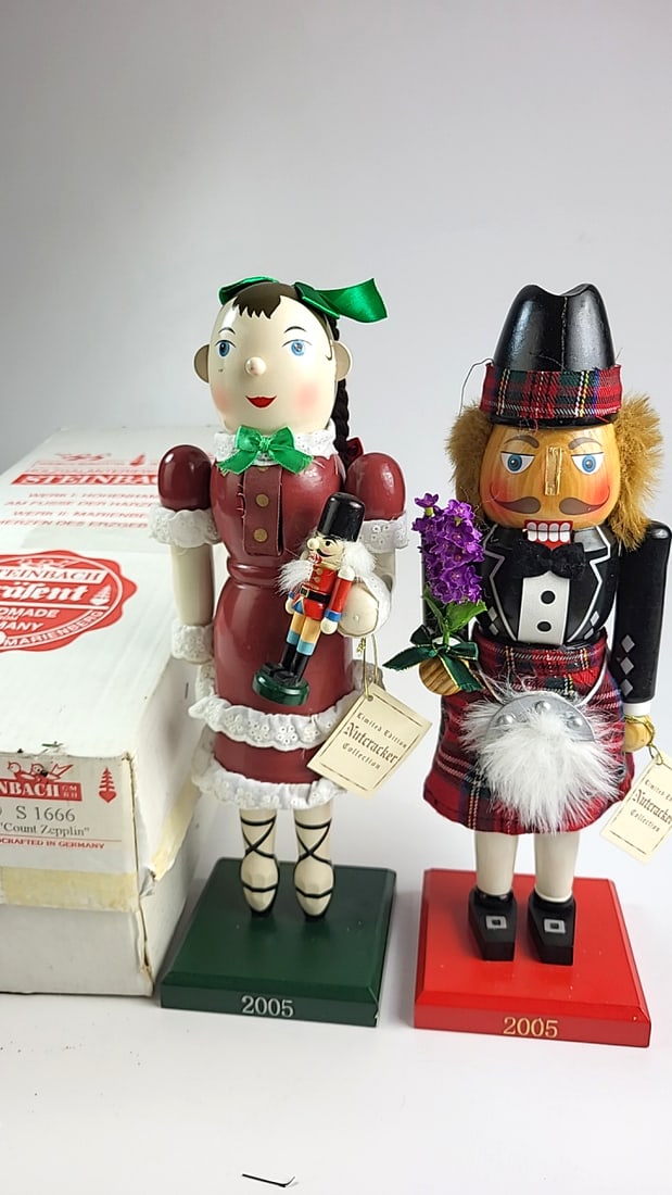 Steinbach Nutcracker 2005 Limited Edition Boy and Girl Pair Red Green Handmade Germany (1 of 10)
