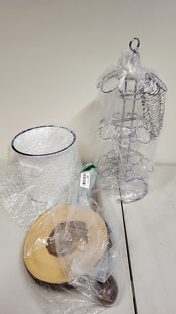 Metal Cup Holder Stand & Wooden Coasters Set - Kitchen Accessories Auction: Fun auction full of great last minute Christmas gear including a large selection of Department 56, brand new toys, games, and houseware.WE OFFER IN HOUSE SHIPPING. Shipping begins the Monday after loc