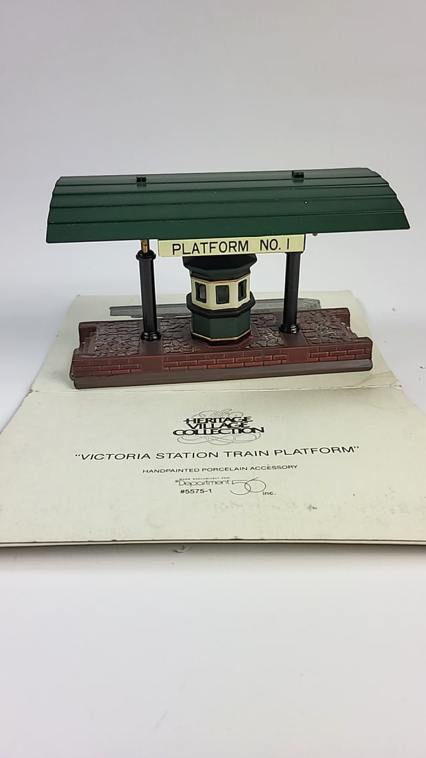 Dept 56 Heritage Village Victoria Station Train Platform Porcelain Accessory Green Roof (1 of 7)