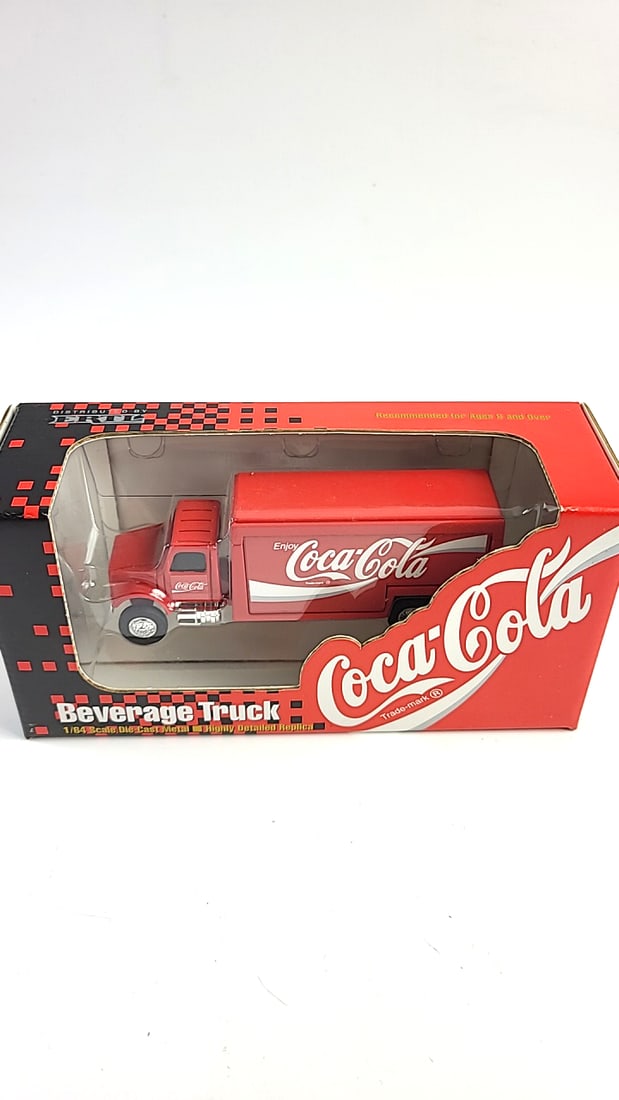 ERTL & Coca-Cola Diecast Beverage Truck 1/64 Scale Display Model Red Toy Vehicle (1 of 8)
