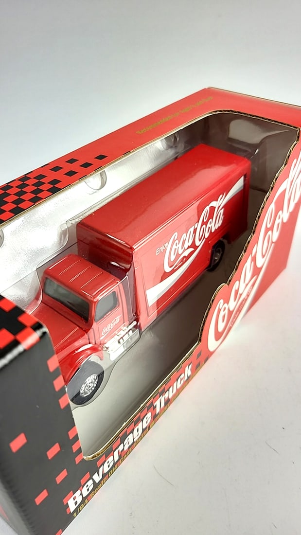 ERTL & Coca-Cola Diecast Beverage Truck 1/64 Scale Display Model Red Toy Vehicle - 2