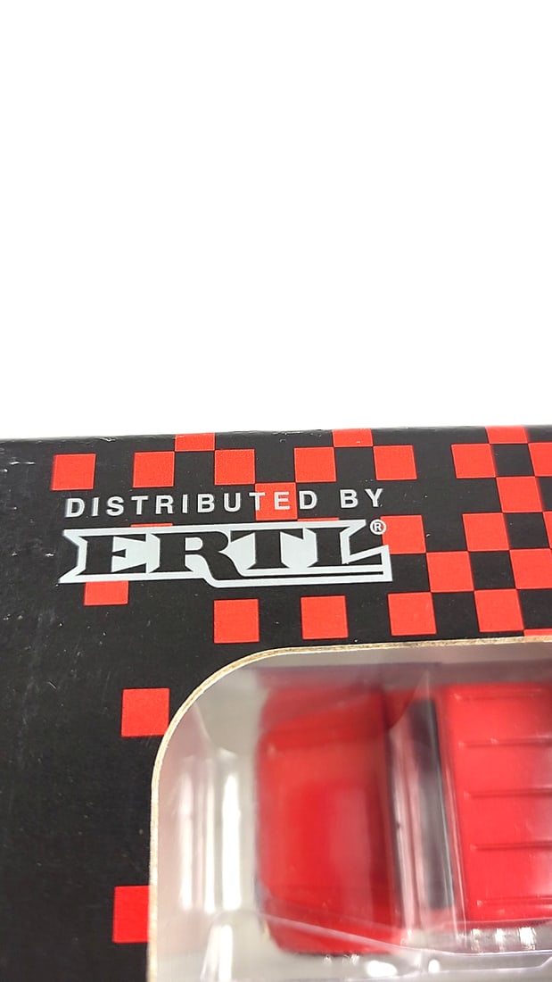 ERTL & Coca-Cola Diecast Beverage Truck 1/64 Scale Display Model Red Toy Vehicle - 3