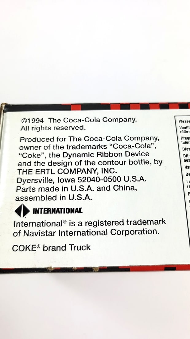 ERTL & Coca-Cola Diecast Beverage Truck 1/64 Scale Display Model Red Toy Vehicle - 6