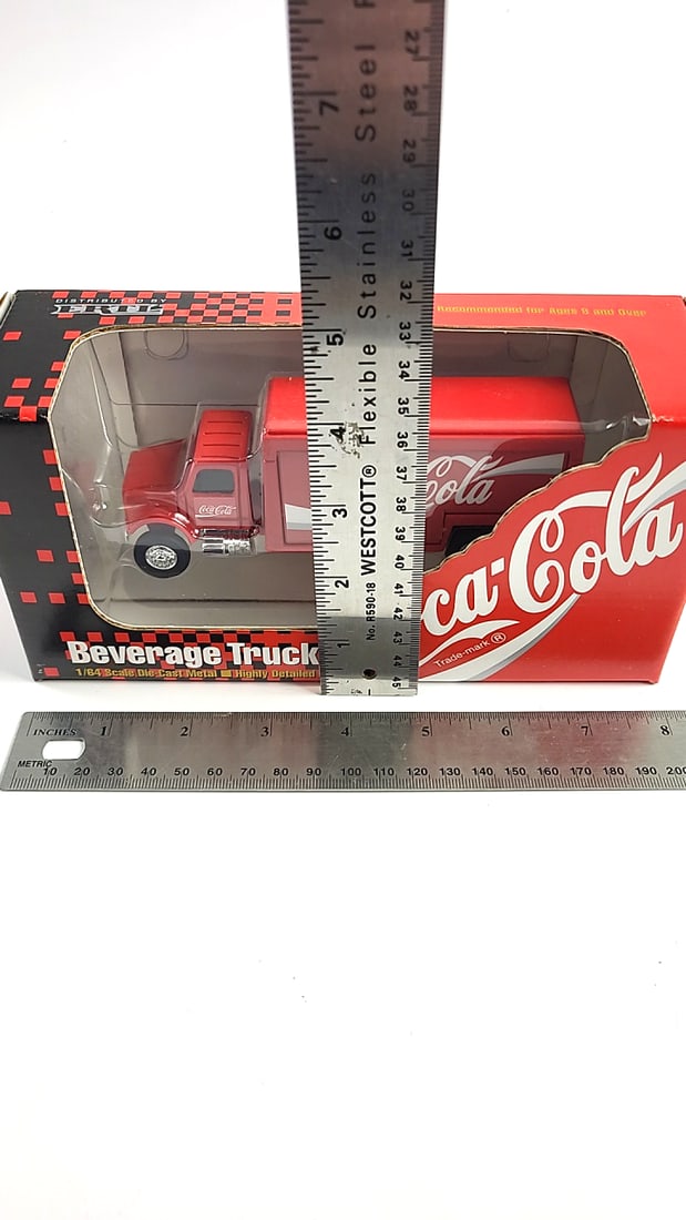 ERTL & Coca-Cola Diecast Beverage Truck 1/64 Scale Display Model Red Toy Vehicle - 8