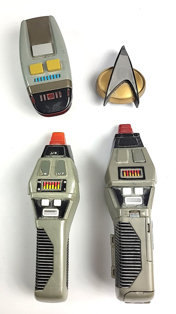 Vintage Early 90's Star Trek Phasers Communicator Badge Set Prop Battery Oprated Replica Gray Sci...