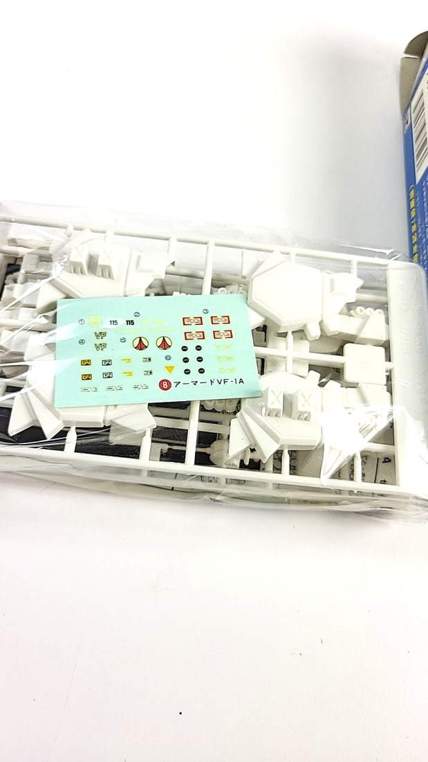 Macross Armored VF-1A Model Kit NEW 1/170 Scale ARII Plastic Model Japan Anime Robot Gray - 3