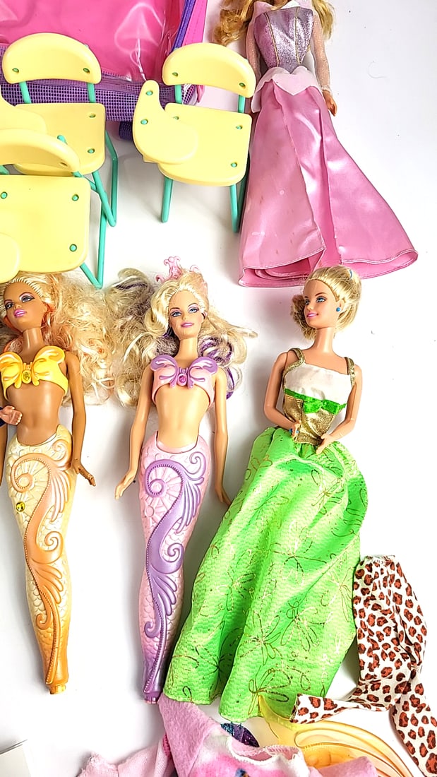 Vintage 90's Barbie Doll Lot with Accessories, Case, Backpack, Clothes, and Chairs Set - Pink/Mul... - 3