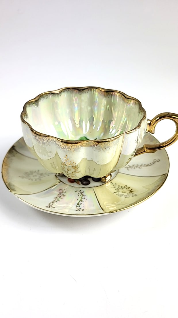 Vintage Japanese Iridescent Tea Cup and Saucer Set Gold Trim Floral Design Elegant Collectible Po...: This is a general auction of estate goods. All items as as pictured. Local pick up will be on 3/14 at our warehouse in Sodo (3429 Airport Way S) from 10am-1pm. Items not picked up will be subjec