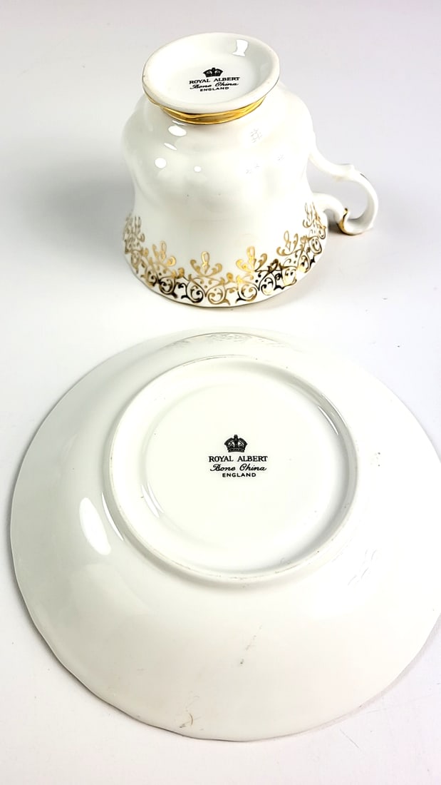 Royal Albert "Happy Anniversary" Teacup & Saucer Gold Trim Decorative Fine China Collectible Gift - 3