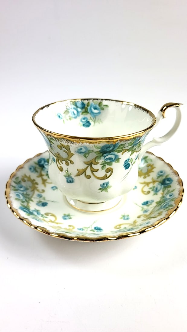 Vintage Royal Albert Sheraton Series "Veronica" Floral Bone China Teacup and Saucer Gold Trim Blu... (1 of 6)