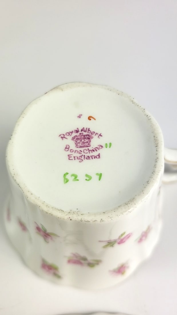 Royal Albert Vintage Floral Teacup and Saucer Set - Pink Roses, Gold Trim, Elegant Design - 3