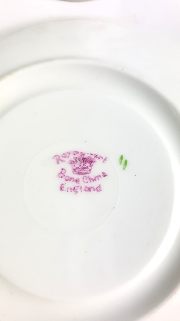 Royal Albert Vintage Floral Teacup and Saucer Set - Pink Roses, Gold Trim, Elegant Design - 4