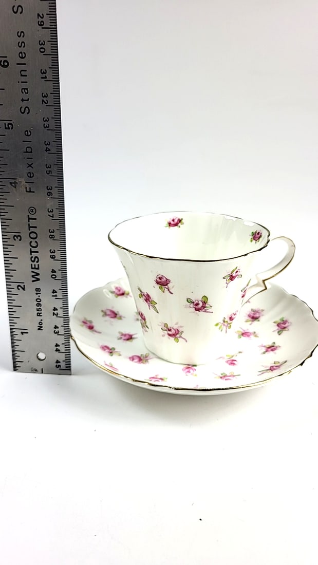 Royal Albert Vintage Floral Teacup and Saucer Set - Pink Roses, Gold Trim, Elegant Design - 5