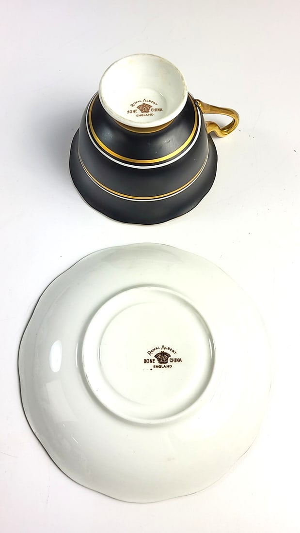 Royal Albert Vintage Black Gold Teacup & Saucer Set with Scalloped Edge Trim, Elegant Design - 3