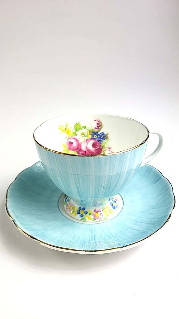 Foley Bone China Vintage Blue Floral Pattern Teacup and Saucer Set with Gold Trim: This is a general auction of estate goods. All items as as pictured. Local pick up will be on 3/14 at our warehouse in Sodo (3429 Airport Way S) from 10am-1pm. Items not picked up will be subjec
