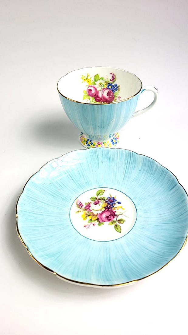 Foley Bone China Vintage Blue Floral Pattern Teacup and Saucer Set with Gold Trim - 2