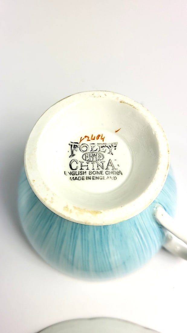 Foley Bone China Vintage Blue Floral Pattern Teacup and Saucer Set with Gold Trim - 4