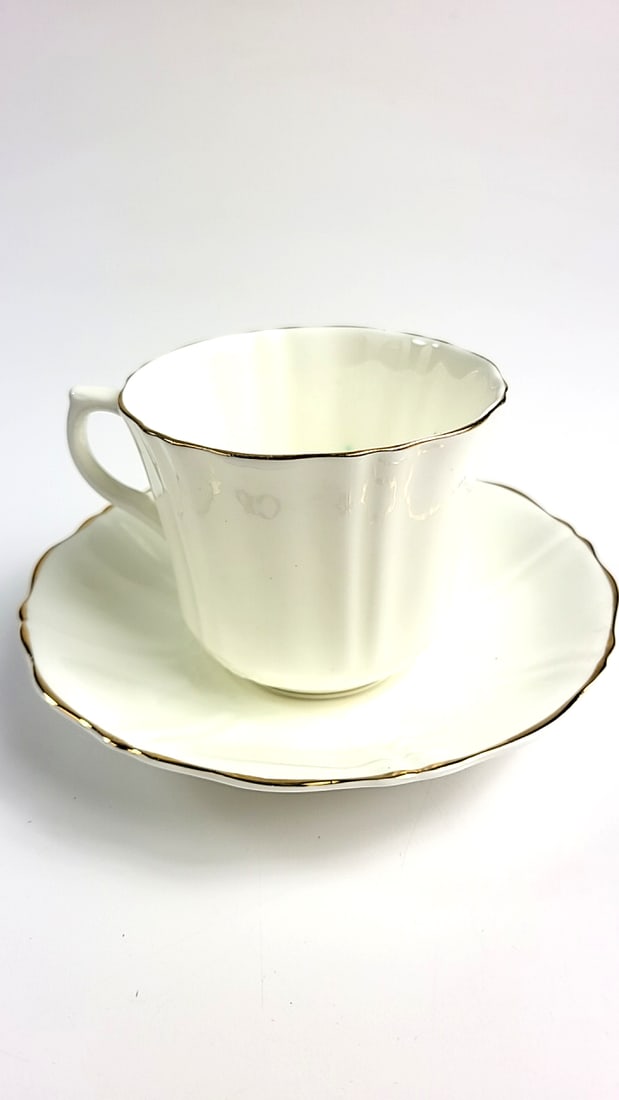 Crownford Fine Bone China Porcelain White Tea Cup and Saucer Set with Gold Trim (1 of 5)