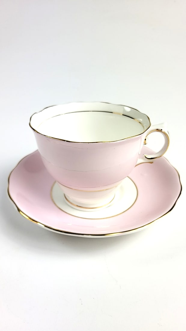 Colclough Fine Bone China Pink Porcelain Teacup and Saucer Set with Gold Trim Vintage Style Tea P...: This is a general auction of estate goods. All items as as pictured. Local pick up will be on 3/14 at our warehouse in Sodo (3429 Airport Way S) from 10am-1pm. Items not picked up will be subjec to a